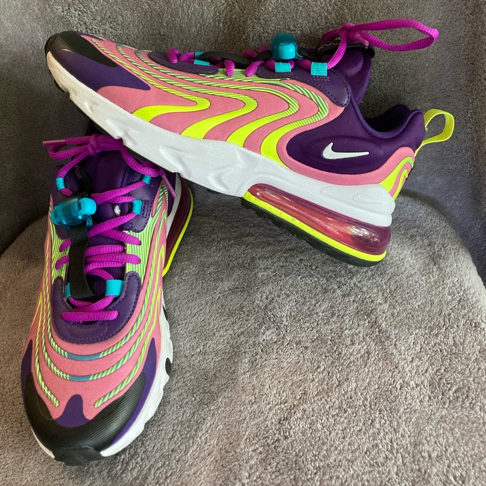 Nike Air Max 270 React Womens size 9